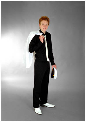Student helfigur st&aring;ende kille &copy; Eric Hammerin www.ericsfoto.com